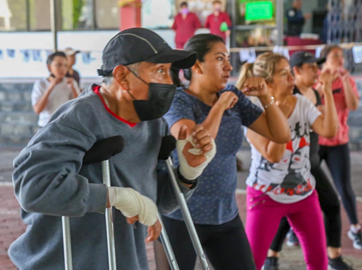 TlahuacRenace's tweet photo. MEGA ENTRENAMIENTO DE BOX 🥊

Así entrenaron cientos de vecinas y vecinos de todas las edades esta mañana en la explanada de la Alcaldía, previo a la #MegaClaseDeBox que se impartirá el próximo 11 de junio en el Zócalo de la Ciudad de México. https://t.co/SsMq2xxEjy