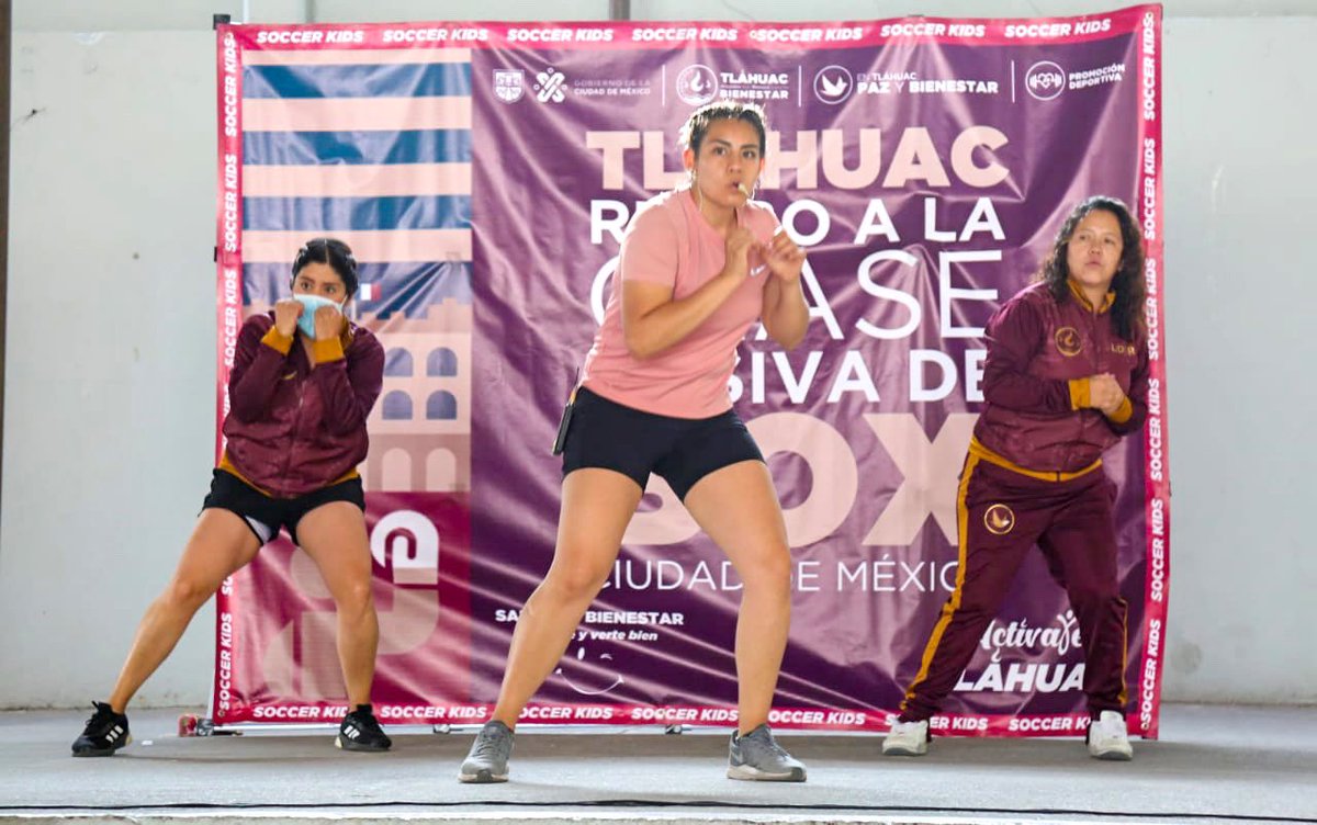 TlahuacRenace's tweet photo. MEGA ENTRENAMIENTO DE BOX 🥊

Así entrenaron cientos de vecinas y vecinos de todas las edades esta mañana en la explanada de la Alcaldía, previo a la #MegaClaseDeBox que se impartirá el próximo 11 de junio en el Zócalo de la Ciudad de México. https://t.co/SsMq2xxEjy