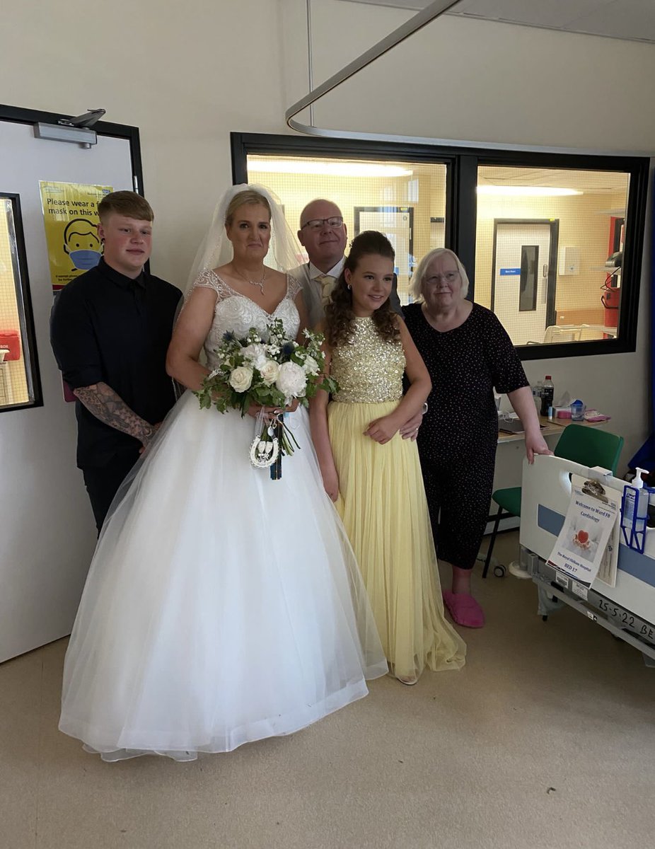 WardF8CCU's tweet photo. A wedding visit on Ward F8/CCU 🥹
This patient was unable to go to her sons wedding due to being in hospital. So we assisted in helping them surprise her on the ward 🥰👰🏼‍♀️❤️ @NCAlliance_Jobs @OldhamCO_NHS *consent gained* https://t.co/IHlABtjD4a