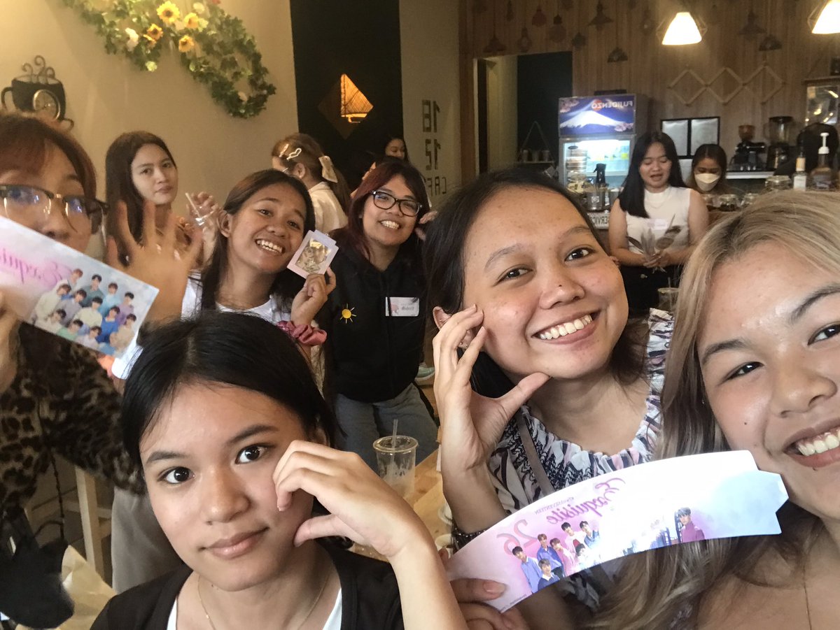 gyuseokhao97's tweet photo. a day well spent with caratdeuls ♡ big thanks to @exquisiteph_ for this experience! see u sa next cse hehe.
ps. super happy ko na nashare ko sa inyo ang papel collections ko 🥺 next time uli!
#7withSEVENTEEN #ExquisitePH https://t.co/8K2KPk6sL2