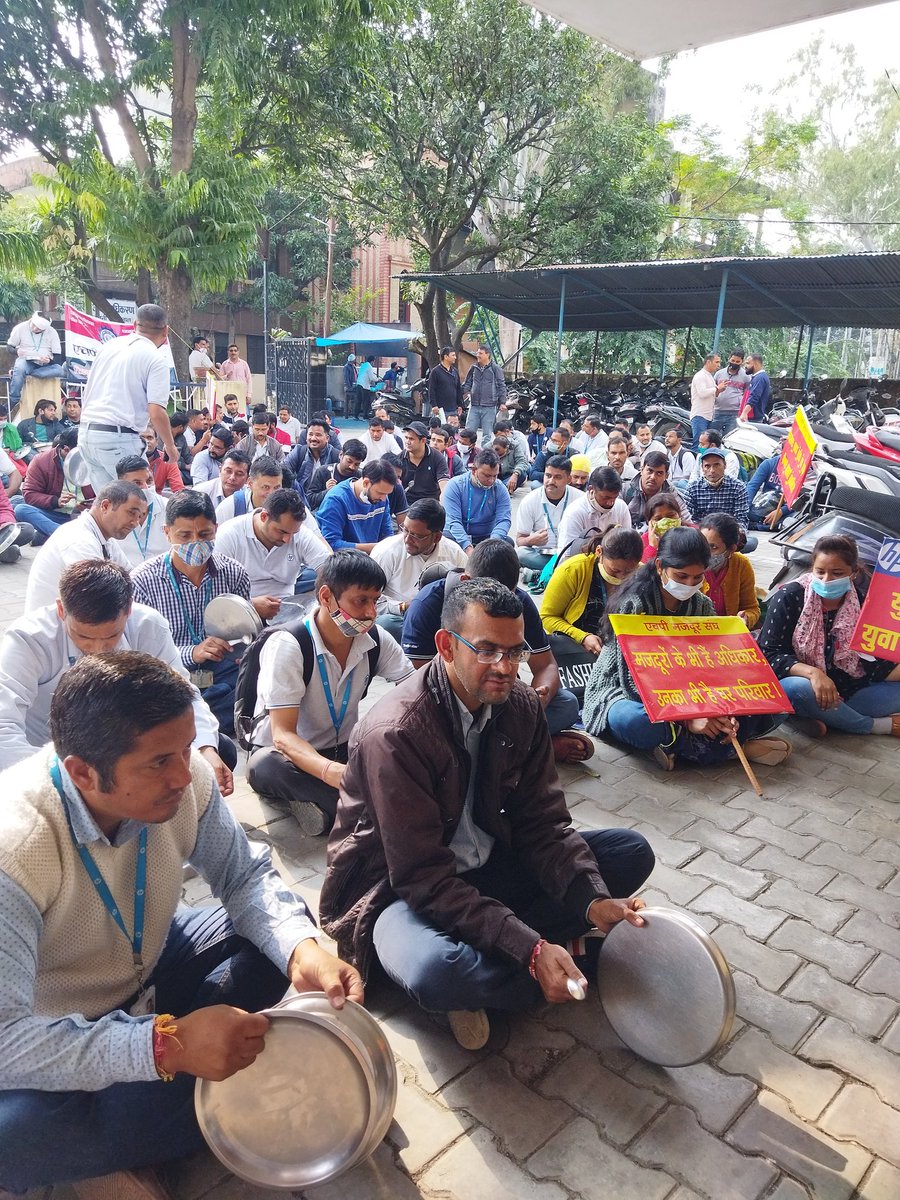 abhishe12254670's tweet photo. #हमारी_भी_सुनलो_सरकार
#save_our_job_in_hp
#we_want_justice https://t.co/l2tFjdNo6n https://t.co/LekTh5MWyY
