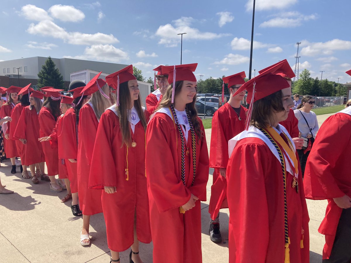 NPHSDragons's tweet photo. Congratulations to the NPHS Class of 2022. You have represented our school with commitment, character and class. Go on from here and do great things. https://t.co/npcD7KxvOr