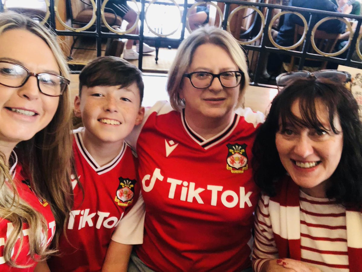 SharonTWxm's tweet photo. A weekend of #auntieduties and #friendsandfootball though not the result we wanted today… ❤️⚽️ https://t.co/tZNTxB9y3u