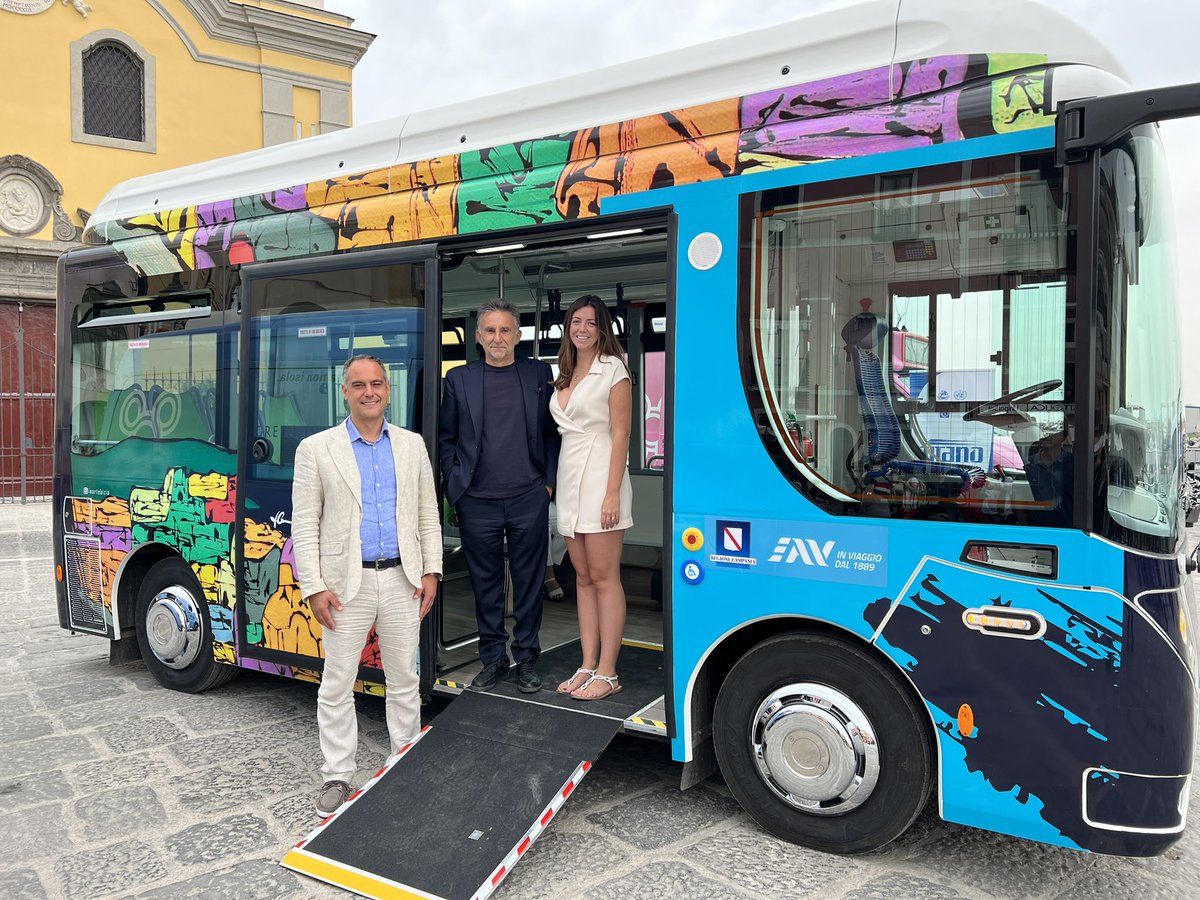 Umbdegregorio's tweet photo. Procida Green Traffic Free – Presentato il primo bus elettrico nel TPL Campania!!
 Presentato questo pomeriggio a Procida, il primo dei 4 bus elettrici acquistati dall’EAV. Entro il mese di Giugno saranno 4. https://t.co/tH1LZtv6iH