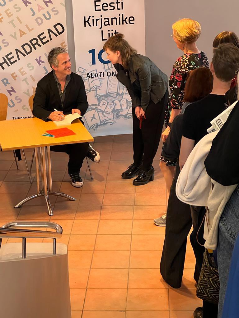 EmbPort_FIN's tweet photo. Very well attended meeting with the public and reading session by José Luís Peixoto at the Tallinn Literature Festival - #HeadRead - with the Estonian translation of “Blank Gaze”! https://t.co/DretVIsDVP