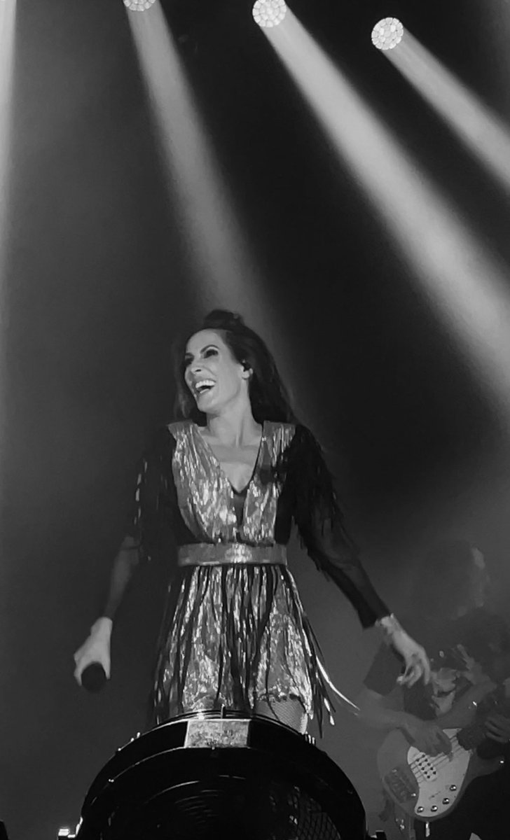 lidia_sfdh's tweet photo. Malú en sus dos versiones https://t.co/UNHoKN2Bg8