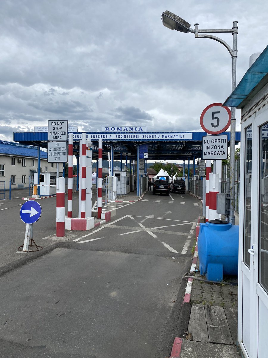 AlcaPaint's tweet photo. Secondo viaggio di aiuti umanitari per l’Ucraina, dall’Italia.
#StayWithUkraine 
#SighetuMarmației
#valdarno
#aiutiumanitari https://t.co/EcTsvCFtup