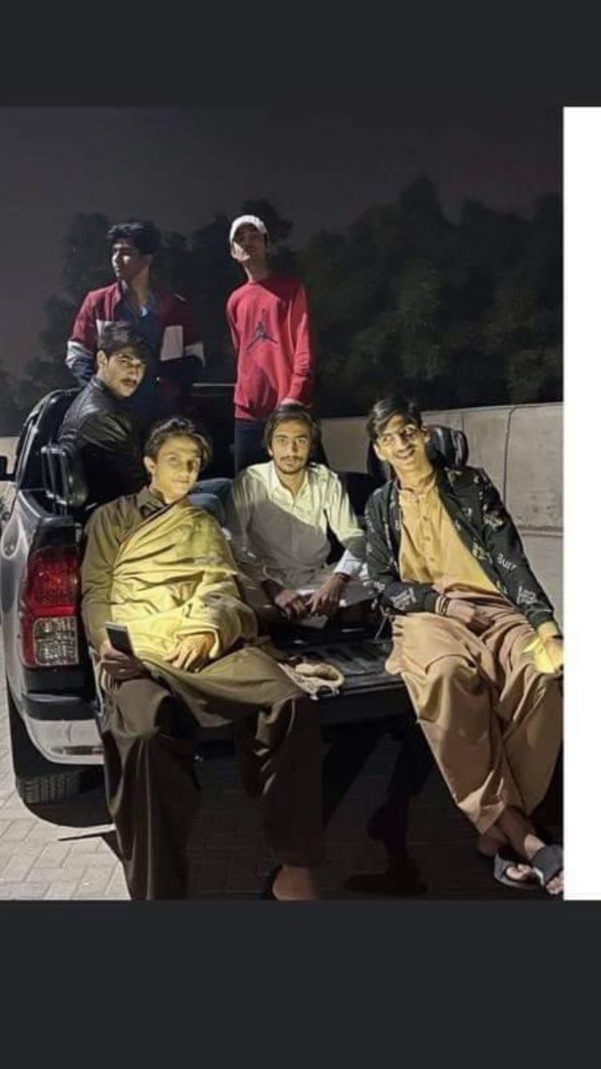hania_ahmer's tweet photo. This are the culprits who brutally killed JAZLAN FAISAL!! Shameer may you got a speedy recovery. Culprits->( IRFAN FAIZ) ( AHSAN FAIZ) and his friends #justiceforjazlan https://t.co/GrTUbEUihS