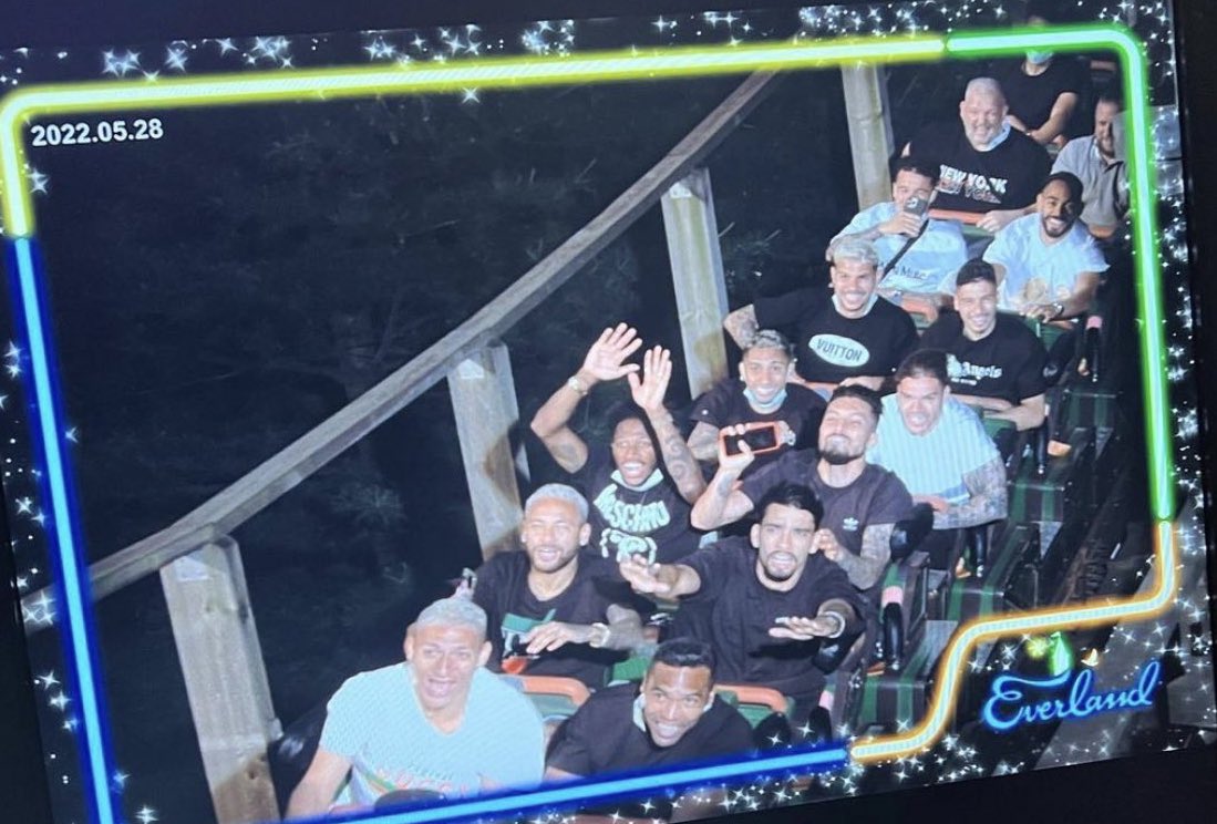 NUFCBlogcouk's tweet photo. 🎢 Bruno Guimaraes at Disneyland in South Korea with Brazil teammates Paqueta, Richarlison, Neymar, Martinelli, Coutinho, Fred, Ederson and others 🇧🇷

#NUFC https://t.co/DT03mx4gSo