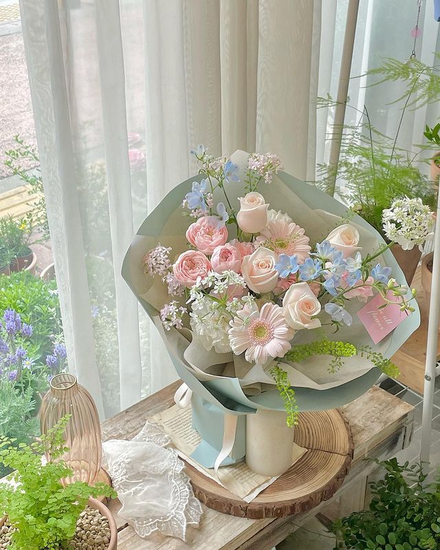 pastel bouquets are so pretty