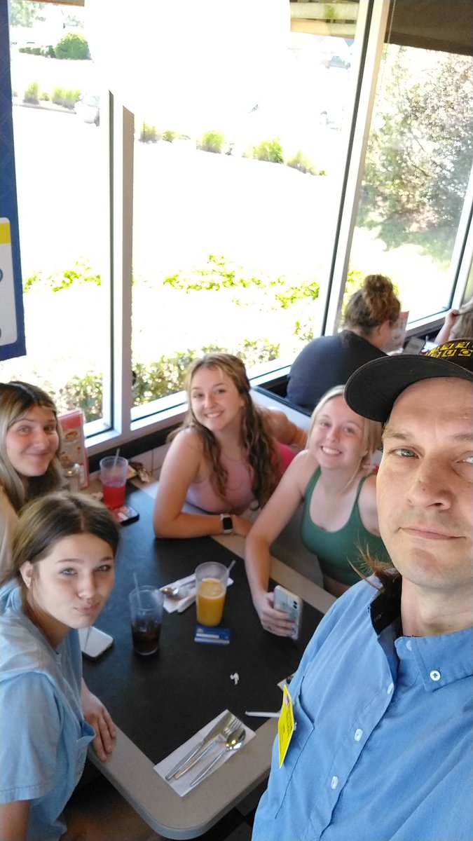 OminousWill's tweet photo. At work and they wanted a pic as well. https://t.co/Yoe2hsxeOy