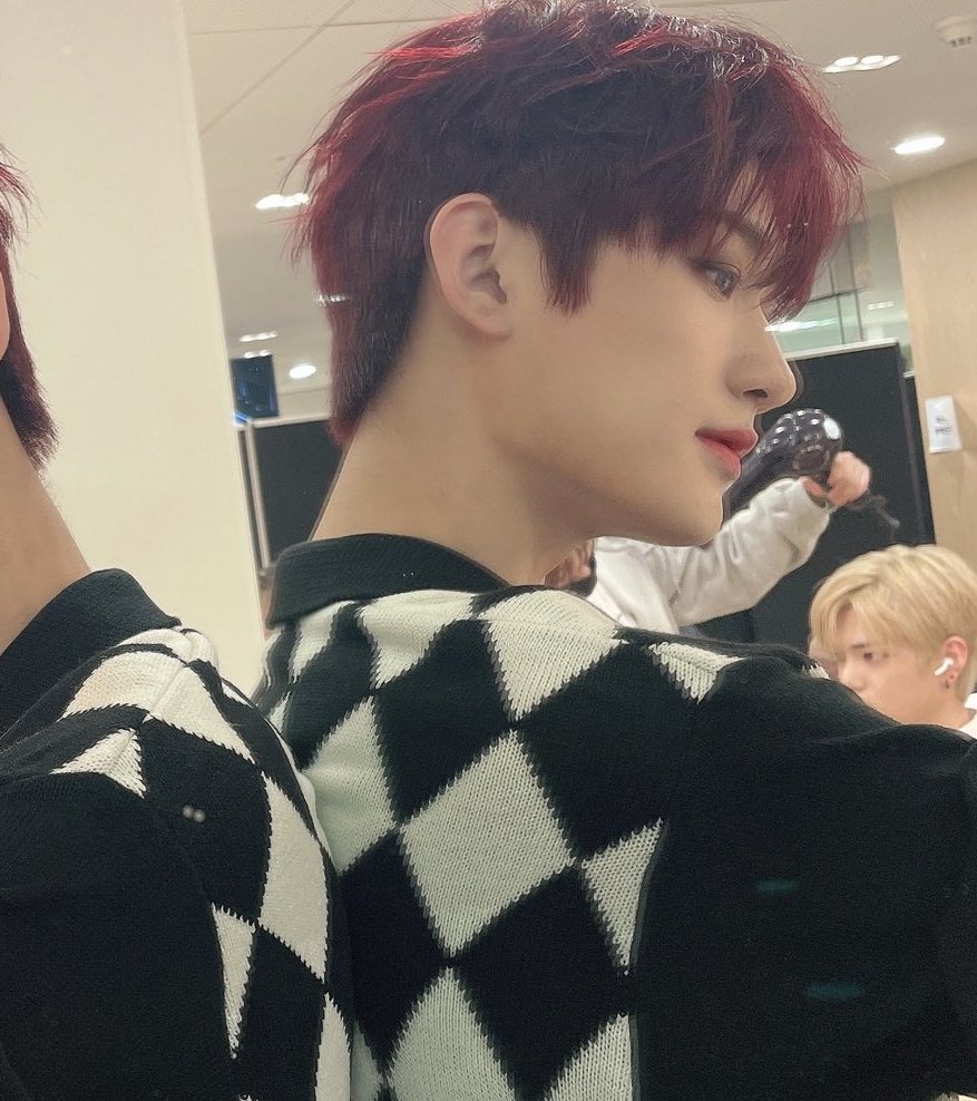 omg is that a joyongz selca🤩🤩