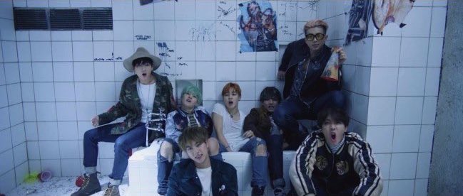 candiapple45's tweet photo. Hold up, its the same tiles from the bathroom in their Run music video... and we know nothing is coincidence with them!
@BTS_twt #BTS #방탄소년단 #BTS_Proof #ProofConcept #Proof_ConceptPhoto2 https://t.co/OmoqQx8b1V