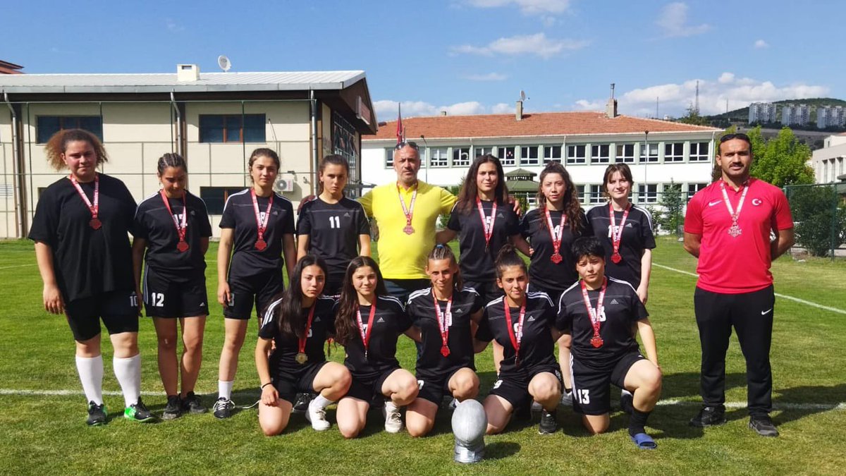Ankara/ Kızılcahamam’da yapılan U18 Türkiye Ragbi Şampiyonasında Türkiye 2. si olan Hasan Çakın Mesleki ve Teknik Anadolu Lisesi Ragbi Spor Kulübünü tebrik ve emeği geçenlere teşekkür ediyoruz.
<a href="/HasanCakinMTAL/">Hasan Çakın Mesleki ve Teknik Anadolu Lisesi</a> <a href="/bafra_mem/">Bafra İlçe Millî Eğitim Müdürlüğü</a> <a href="/samsunmem/">Samsun İl Milli Eğitim Müdürlüğü</a> <a href="/gokhanmurat1/">Murat YİĞİT</a> <a href="/bafrakaymakam/">Bafra Kaymakamlığı</a>