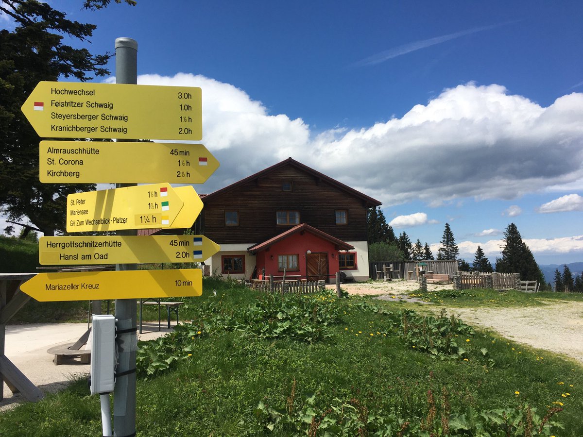 SchuhChristoph's tweet photo. Impressionen der #Wanderung auf den #Kampstein in der Region #Wechsel, die offensichtlich gerade wieder zum Leben erwacht! #Tourismus #Biketrails #SportsON #Niederoesterreich…PS: Abendessen von gestern am #Pogusch erfolgreich weggewandert 😎 https://t.co/yafMItabQy