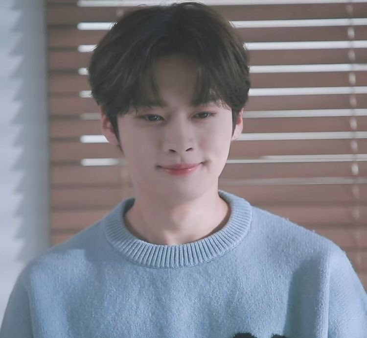 staycompasss's tweet image. ˗ˏˋ❀Daily Lee Know post❀ˊˎ˗
                     (81)