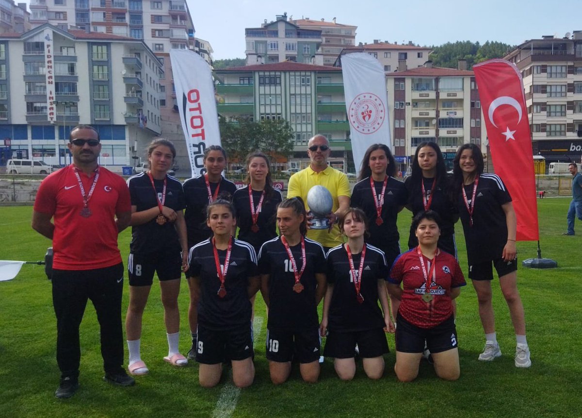 Ragbi Takımımız Türkiye 2. oldu Öğrencilerimizi Antrenörlerini tebrik ederiz  Destekleri ile yanımızda olan Kaymakam <a href="/CevdetErturkmen/">Cevdet Ertürkmen</a> Başkan <a href="/hamitkilicbafra/">Hamit KILIÇ</a> Müdürümüz <a href="/mehmetalikatip1/">Mehmet Ali KATİPOĞLU 🇹🇷</a> teşekkür ederiz <a href="/tcmeb/">Millî Eğitim Bakanlığı</a> <a href="/TCSamsunValilik/">T.C. Samsun Valiliği</a> <a href="/nznsener/">Nazan ŞENER</a> <a href="/bafrakaymakam/">Bafra Kaymakamlığı</a> <a href="/Bafrabldtr/">Bafra Belediyesi</a>  <a href="/samsunmem/">Samsun İl Milli Eğitim Müdürlüğü</a>