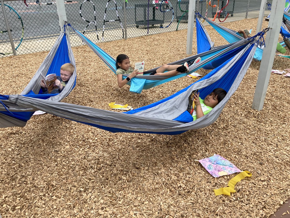 CabeMrs's tweet photo. Thank you @wcbartroom for the updated outdoor Secret Art Garden seating! So many fun places to read! #wcbpride https://t.co/2pFPpAvW9Q