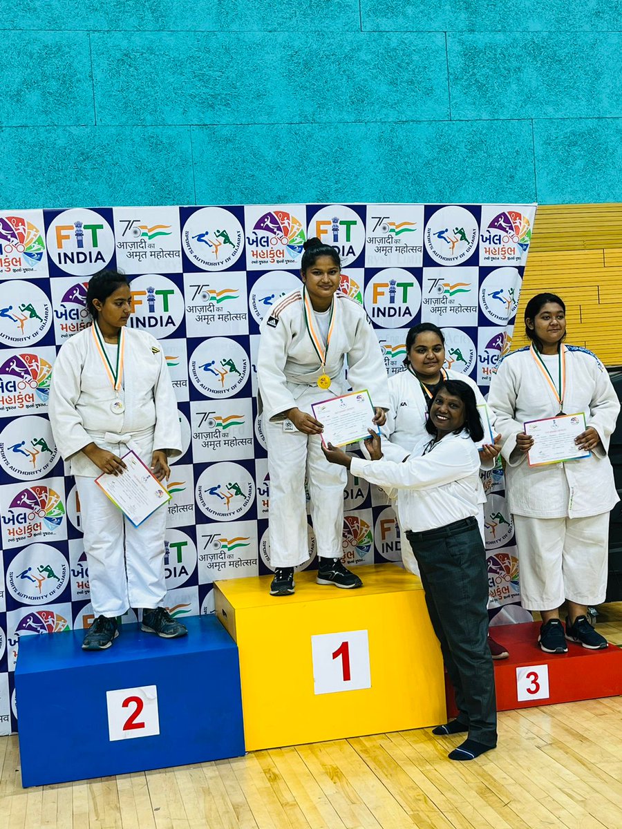 nehakantharia's tweet photo. 18 #adolescent girls of #anganwadi center of Halol, Panchmahal patricipated @ State level Judo tournament in #KhelMahakhumbh2022
Purnima Jha won Gold, Sweta & Komal Parmar won Bronze Medal. Sports tarining is given under CSR by #SetcoFoundation through - Sikhar Sports Program https://t.co/y6CxVsQNFT