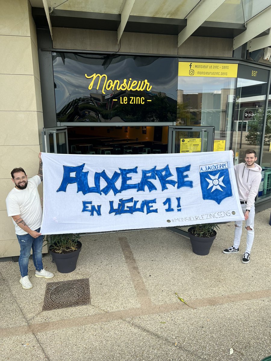 FabienBonnereau's tweet photo. Y Croire 💙🤍 @AJA @UltrasAuxerre90 Rendez-vous à Geoffroy-Guichard 🔥#TeamZinc #Monsieurlezincsens https://t.co/31LxerRZ85