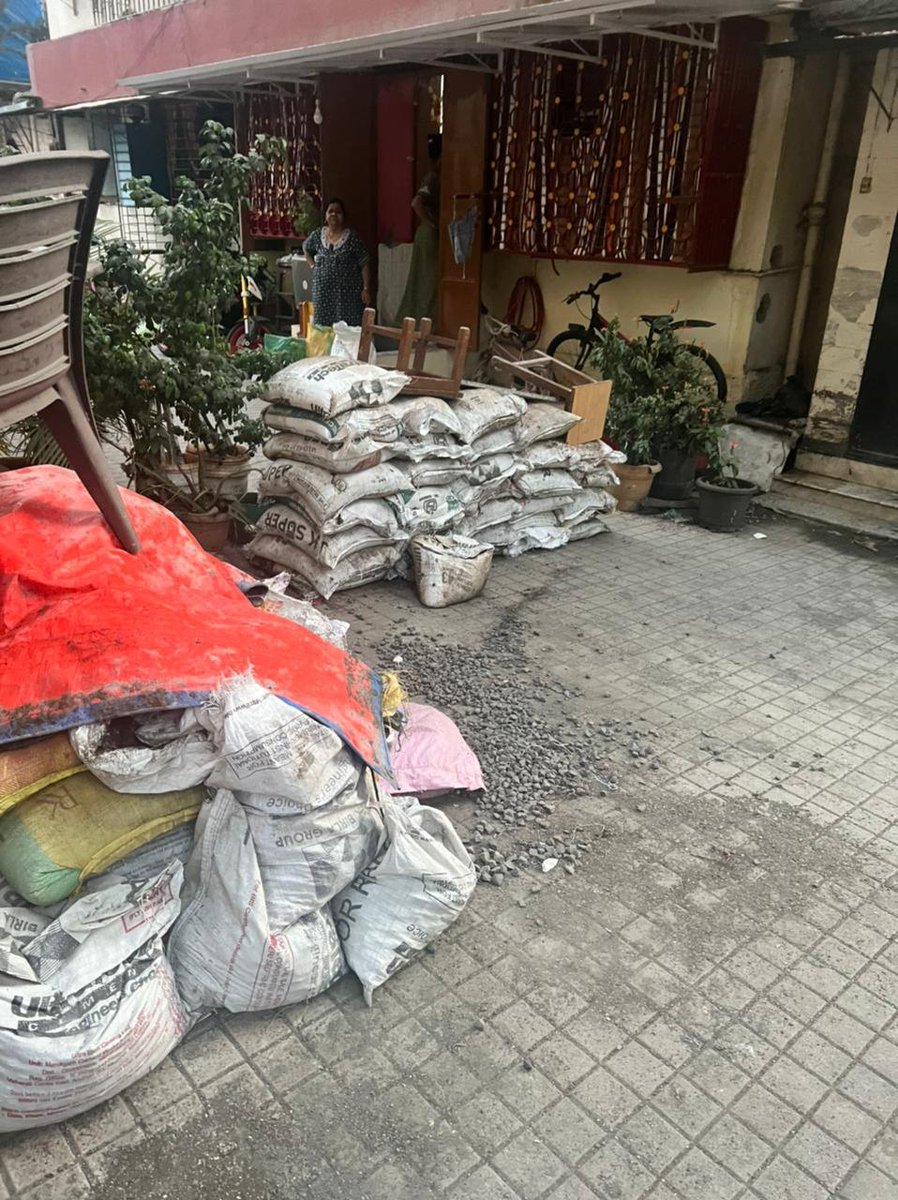 MOHD1185's tweet photo. Debris has blocked the way for citizen's place is full of filth request @mybmcWardHE to remove urgently and take action please Address linnet society Neminath palace &amp; Mangal kalyan opp military camp kalina 400029 @mybmc @IqbalSinghChah2 @CMOMaharashtra @AUThackeray @Dharam_1411 https://t.co/Ux6MZRiK79