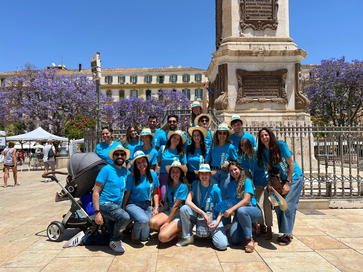 CurroDona's tweet photo. Residentes de Enfermería de Familia, pediatría,obstetricia y salud mental en el #Bazardelcuidado organizado por @ColEnferMalaga. Educación sanitaria para todos los malagueños.Todo un éxito. https://t.co/80sjmMoXwQ