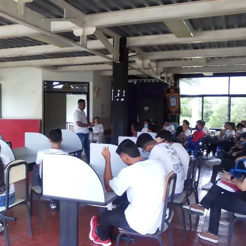 Unefa_ExTovar's tweet photo. La Oficina Nacional Antidrogas (ONA) del Municipio Bolivariano de Tovar, dictó charla preventiva y educativa sobre diversos temas entre los que se destacaron el bullying tipos de drogas y uso del cigarrillo electrónico @Unefa_VEN @angiolillofp @VrrAndes @MeridaNucleo https://t.co/JAwa1lssbU