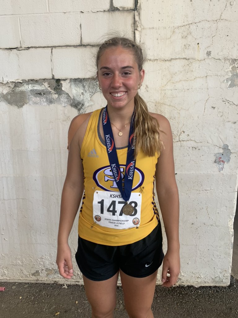 SHHSTracknField's tweet image. Margo Todd
🚨NEW SCHOOL RECORD🚨

Discus - 130-08
PR &amp;amp; 🥈 at State

Very bright future ahead for this freshman.