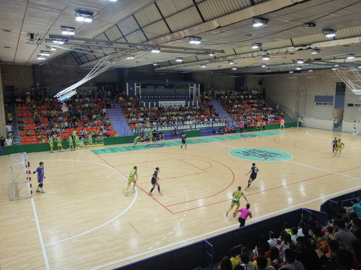 <a href="/FutsalFichajes3/">Futsal Fichajes 🇪🇸</a> <a href="/ElPozoMurcia_FS/">ElPozo Murcia Costa Cálida FS</a> La Salobreja anoche... 900 personas viendo al filial