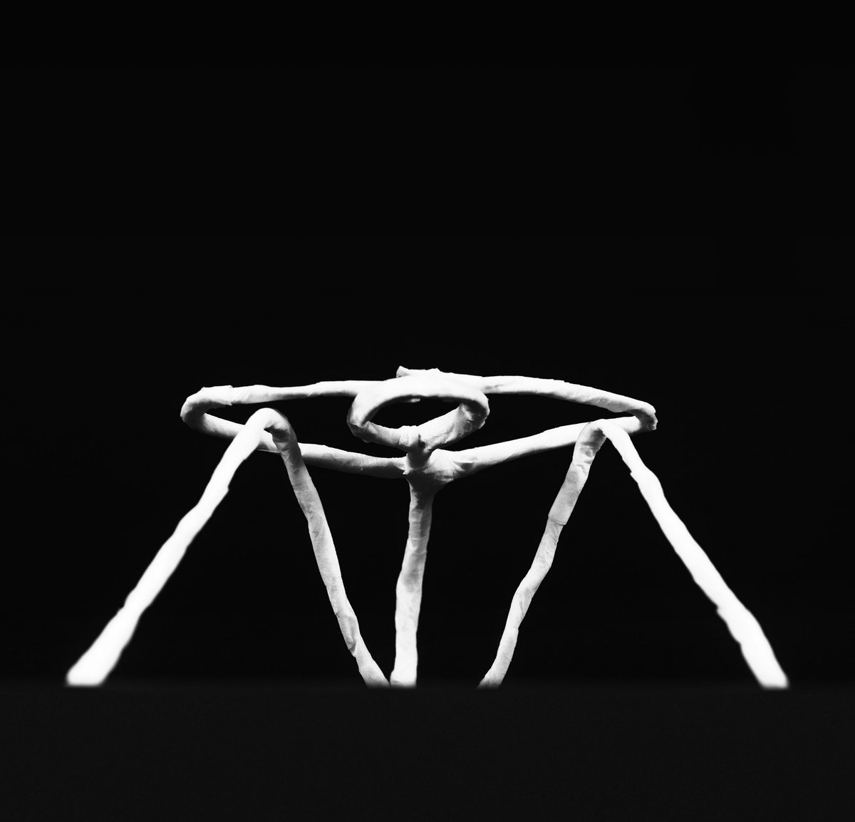 LINK_artwork's tweet photo. I minted my first piece on @foundation! 💀🖤👀

“Chronesthesia” is a sculpture/photograph that depicts the isolation and burden of our thoughts. Click link ⬇️ to learn more.

15 x 20 in, 330 ppi PNG

Posted is the full piece and close up for details 👀

https://t.co/yXk0tPwz3t https://t.co/f5EbeY014W