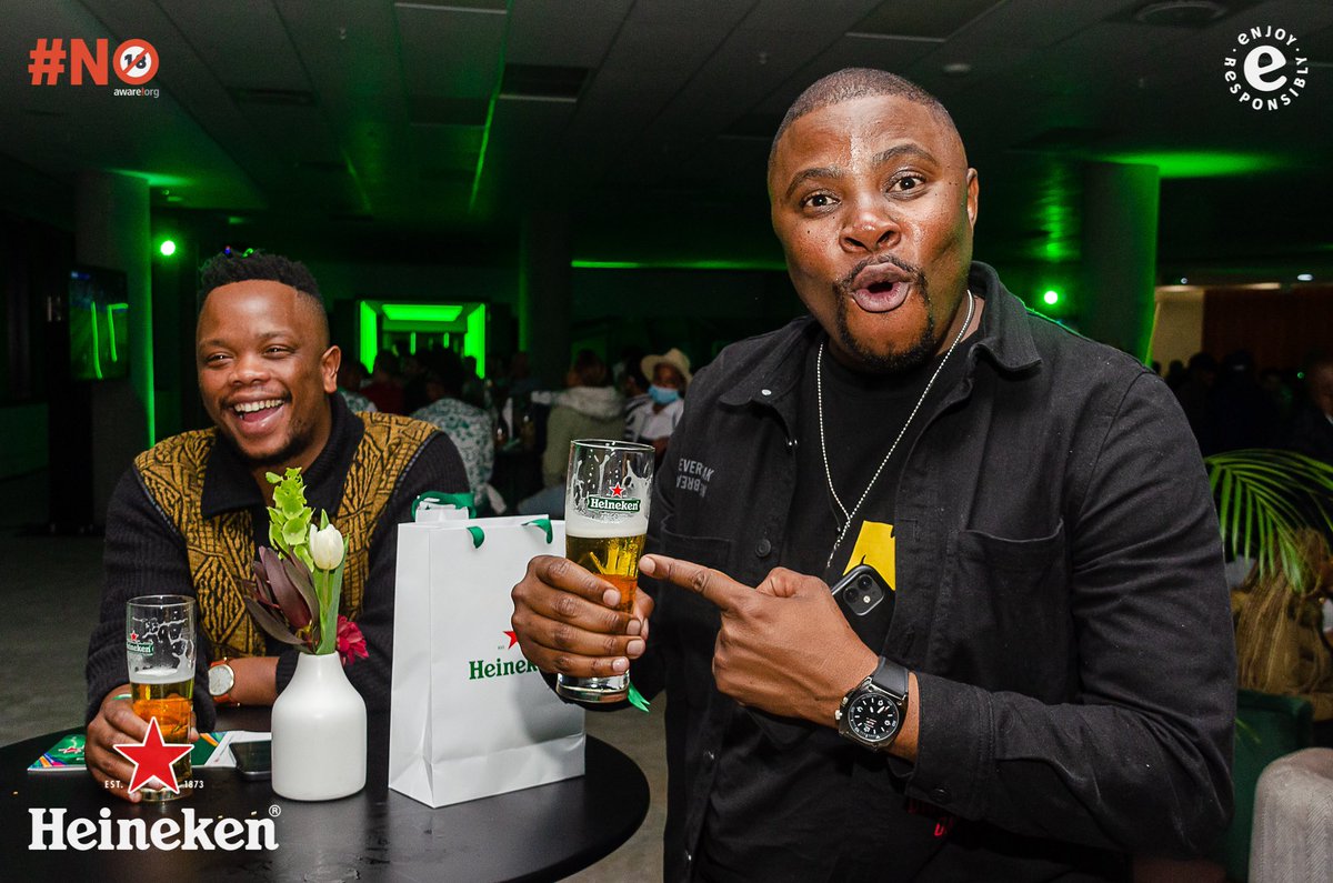 Heineken_SA's tweet image. We’re just here to let you know that we're loving the #UCLfinal tonight! 

Oh, you too? 🤔

Show us by replying to this tweet with a pic of you and your match day mate, and let’s #CheersToAllFans. Men included.🍻