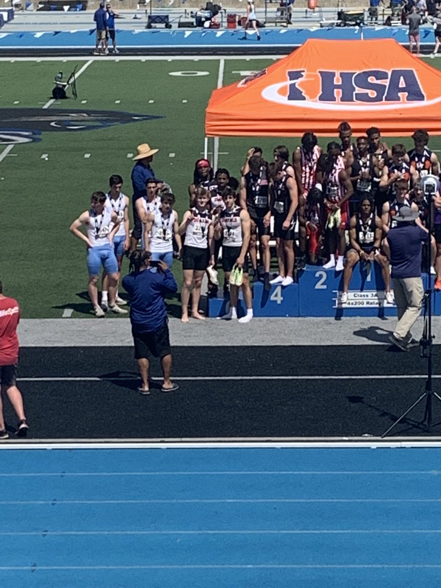 Your Barbs 4x200 relay of <a href="/EthanTierney1/">Ethan Tierney</a> @jamaribrown38 <a href="/BikhaeI/">Michael Robinson</a> <a href="/demarrea13/">demarrea davis</a> finish 6th in the state of Illinois 🔥 🔥 Great year fellas, way to lay the foundation for the future. This is just the start for your Barbs! @1BarbAthletics <a href="/dc_preps/">DailyChronicle Preps - Shaw Local</a>