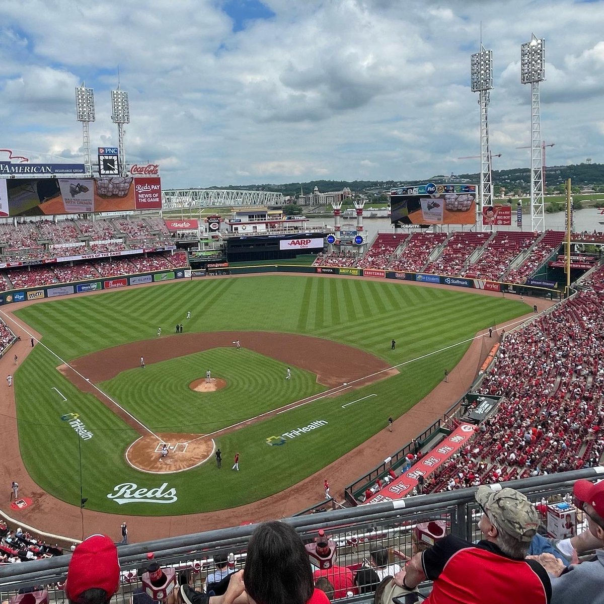 icatchfoxes's tweet photo. I mean, this ballpark is gorgeous. Way to keep it beautiful @Reds (I am cheering for the @SFGiants though, #SorryNotSorry) https://t.co/YAV0nuEJub