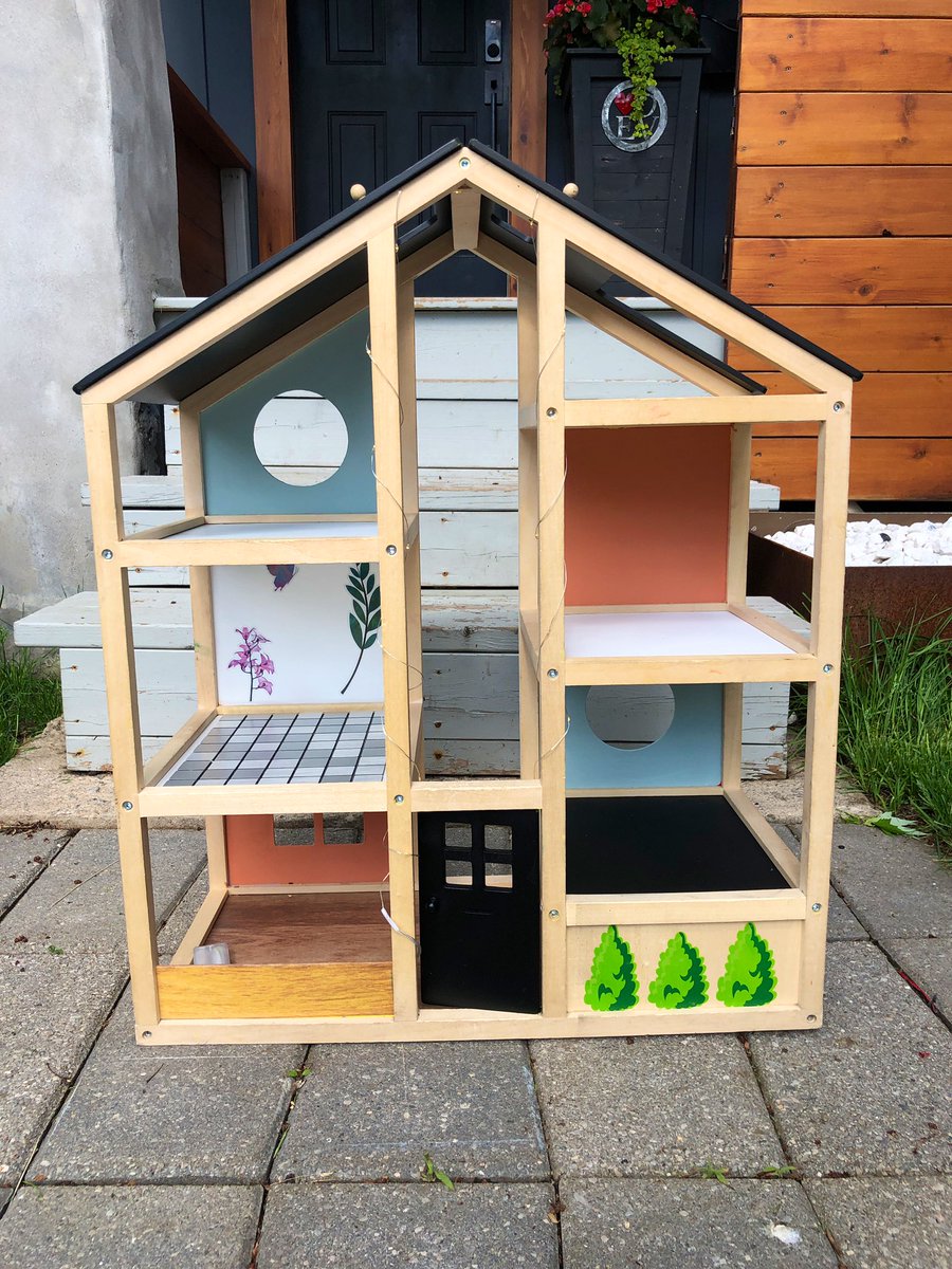 MissAliZim's tweet photo. A little weekend dollhouse makeover for my classroom. It was starting to look a little worse for wear… but like all old homes, it has great bones! @StMartinLondon @LDCSB #diyreno https://t.co/vRU7MxQyRE