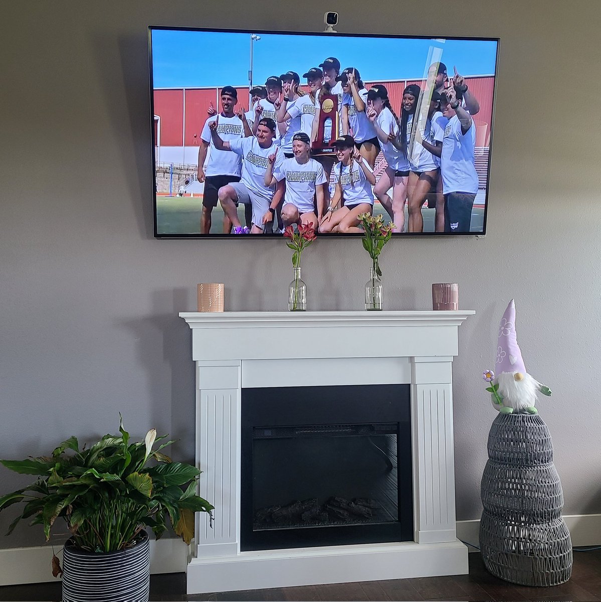 Congratulations on ANOTHER natty, <a href="/LorasTrack/">Loras Track & Field</a>!! #Powerhouse