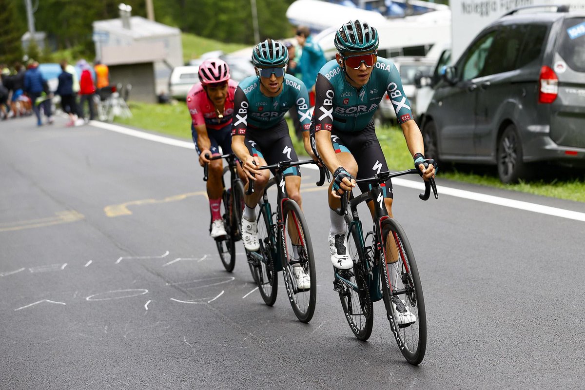Always great when a plan works out so perfectly✌️
One day left to bring this home <a href="/JaiHindley/">Jai Hindley</a> 😎

#Giro #BoraHansgrohe #bandofbrothers