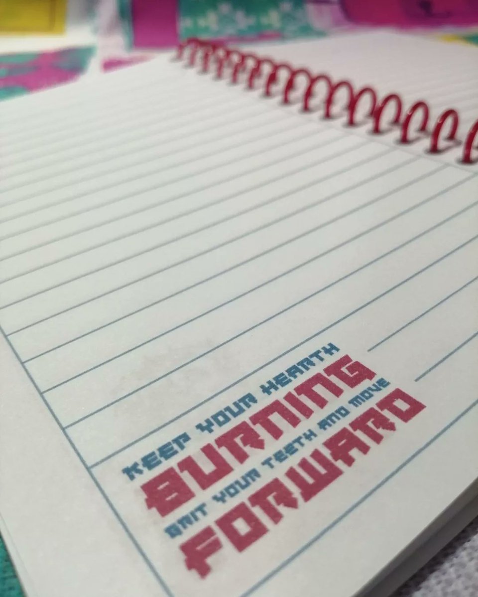FunGangStore's tweet photo. Libretita de #mugentrain rememorando esta ardiente batalla 🔥

#libreta #libretas #cuaderno #cuadernos #art #fanart #DemonSlayer #kimetsunoyaiba #kimetsunoyaibafanart #demonslayerfanart #anime #manga #animeandmanga  #graphicdesign #rengoku #RengokuKyojuro #demonslayermugentrain https://t.co/3JJ5Hh1FKQ