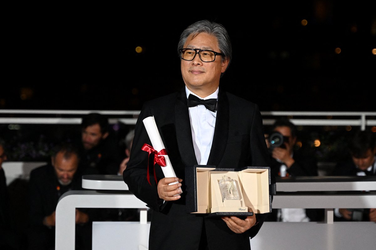PARK Chan-Wook, lauréat du Prix de la mise en scène pour HEOJIL KYOLSHIM (DECISION TO LEAVE) 
— 
PARK Chan-Wook, award winner of the Best Director for HEOJIL KYOLSHIM (DECISION TO LEAVE)
#Cannes2022 #Palmares #Awards #DECISIONTOLEAVE