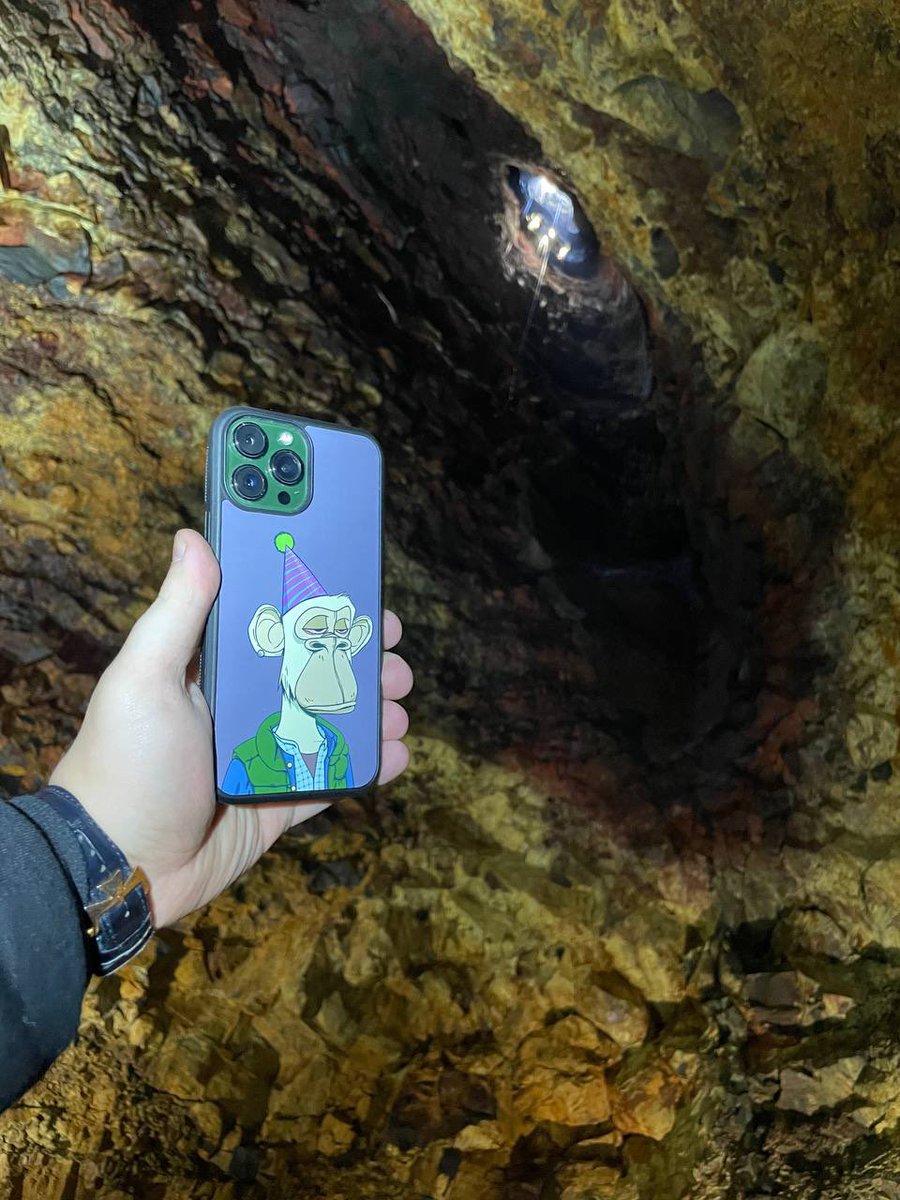 SirJelanka's tweet image. Bored inside the Volcano  @BoredApeYC #BAYC #MAYC #Iceland