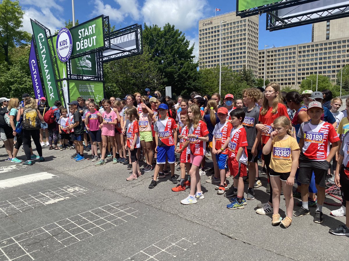 MrsAitken7's tweet photo. Such an amazing afternoon at the @OttawaRaceWknd our #hawks worked so hard to train for this and they got to finish their MARATHON downtown! Thank you for coming out and giving it your all! #ottawaraceweekend @HolySpiritOCSB https://t.co/uvTSfKa3uv