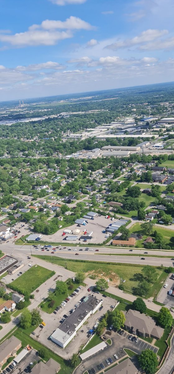 fer_rama1's tweet photo. Llegando a la ciudad de la velocidad Indianapolis. Mañana en el templo 500 millas @Santi_Urrutia @gastonreyno @jorgekoechlin @ca_urrutia https://t.co/wnVapmtXvc