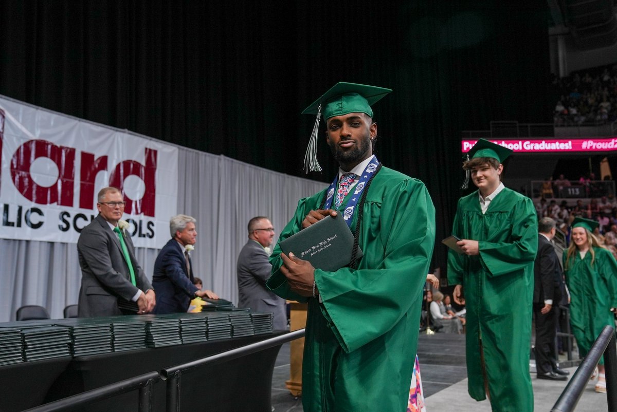 MillardPS's tweet image. Congratulations to the @MWHSactivities Class of 2022! 🎓🥳#MPS22Grad #Proud2bMPS