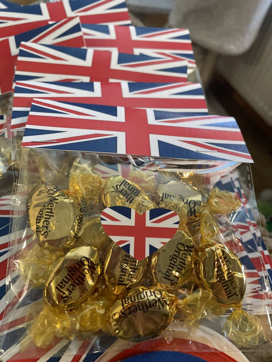 👑 🇬🇧 Productive Saturday Night preparing for this weeks Jubilee Celebrations in the ward. #ThelifeofaSCN #Wouldnthaveitanyotherway 👑 🇬🇧 <a href="/michelleWil67/">michelle williamson</a> <a href="/KimMacpherson8/">Kim Macpherson</a>