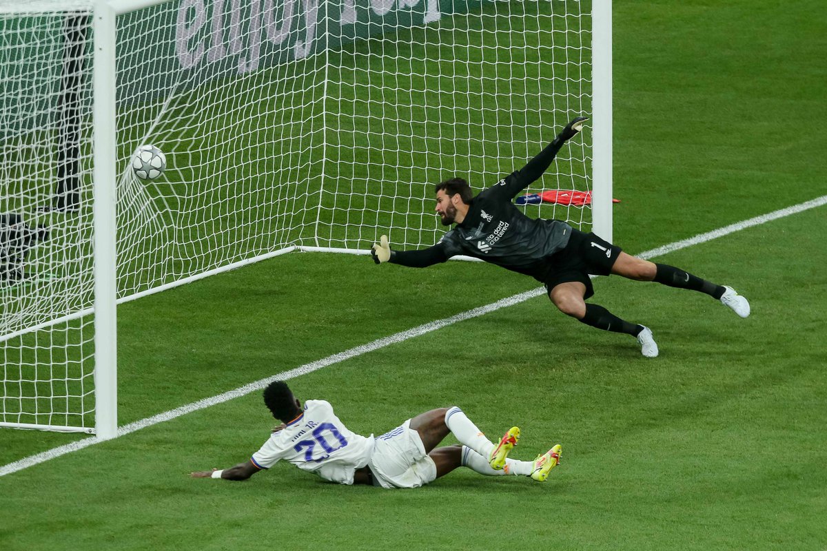 "Vinicius Jr nem vai jogar na Europa"

O Vinicius Jr: