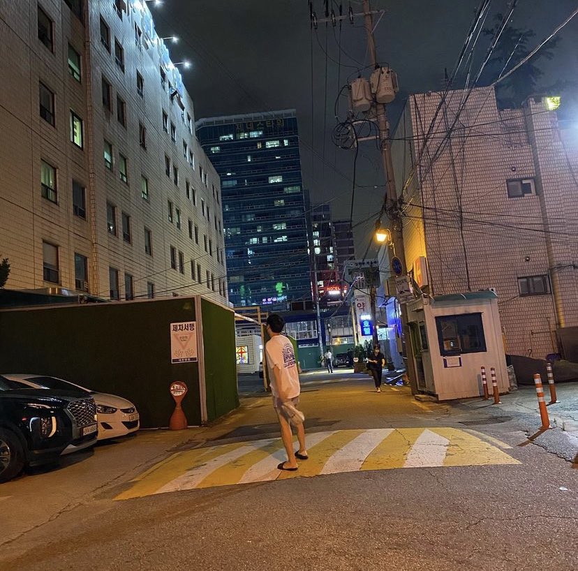 AS_BSM_'s tweet photo. 뭐,하루쯤은 그냥 새벽공기 마시면서
이런저런 별 의미없는 이야기여도 ��찮으니
새벽을 함께하자,너가 하는 모든 이야기는
나에겐 의미있는 말이 될테고 같이 걸으며
시간을 보내는것만으로 난 이미 충분해:)
#섹트 #대디 #마스터 #디그레이더 #리틀 #펫 #디그레이디 https://t.co/t2nI0TjxnM