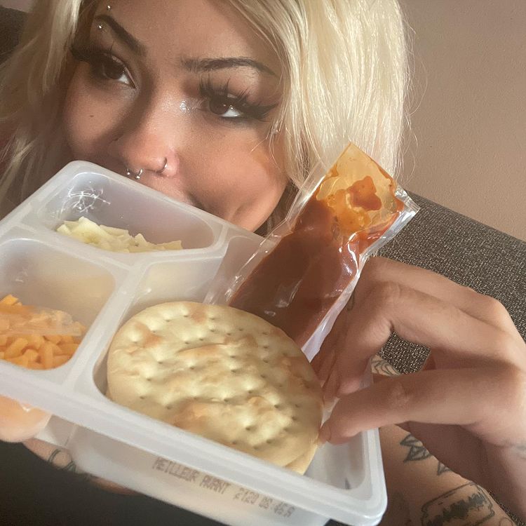 safeforbri's tweet photo. ♡ °• - remember to eat ! take care and stay safe  <3 

princessbri loves you ! https://t.co/vleEWLVGzj