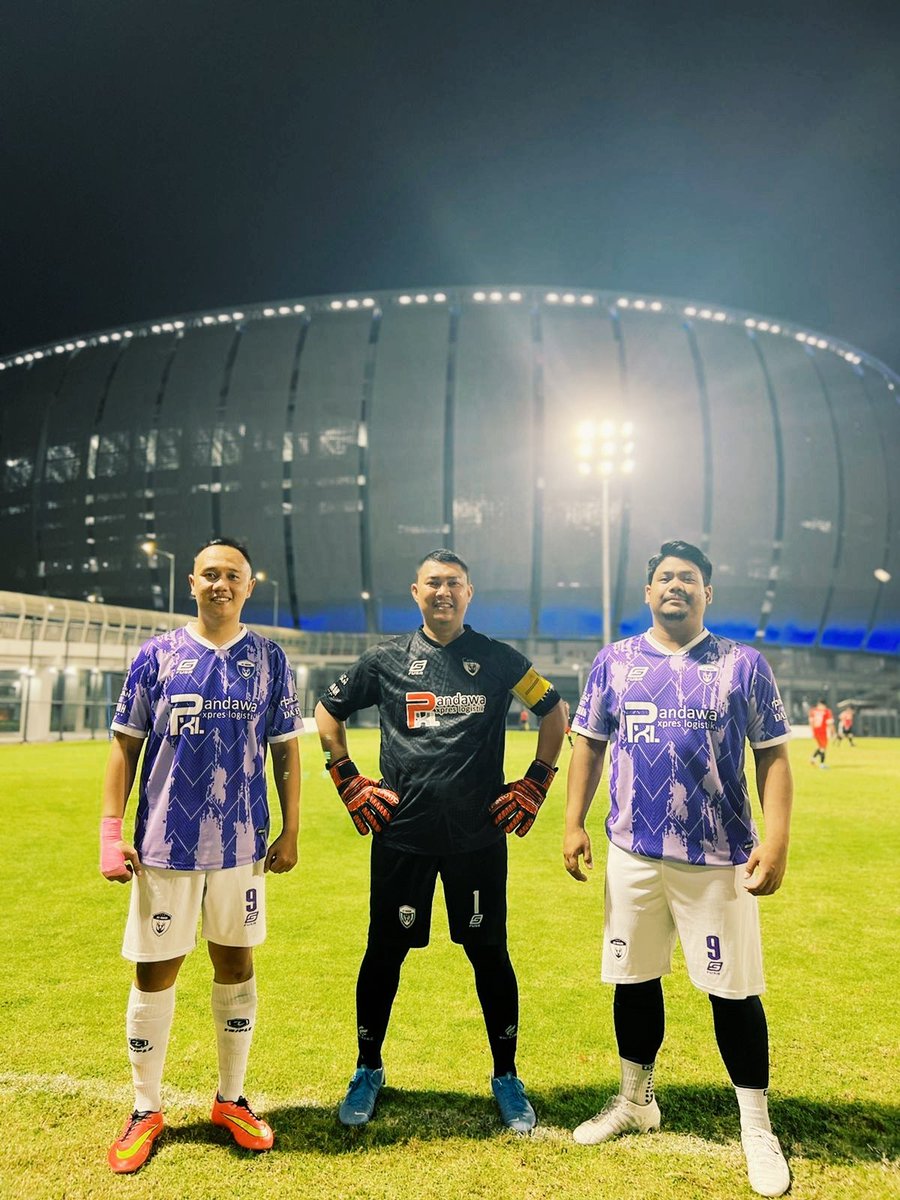 Menolak tua 😎 <a href="/_wisnuwardhanaa/">Wisnu Wardhana</a> <a href="/mahendra_putro/">Bayu Mahendra Putro</a> <a href="/JCI_Bogor/">BOGOR SIAMO NOI</a>