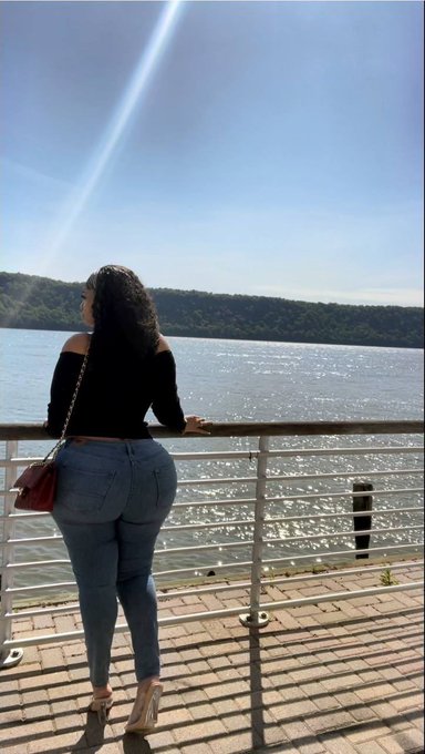 Enjoying the view 😘 https://t.co/xqZXh6H7Mw