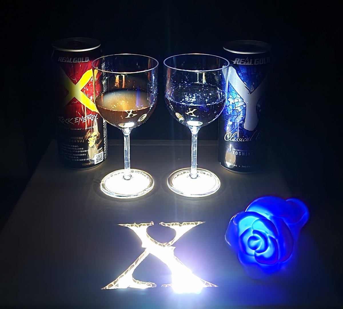 nomuizu's tweet photo. リアルゴールドXY
ライトアップしてみたよ😍
ワイングラス🍷にも
Xの文字が (乂Д･)
めちゃ素敵✨
YOSHIKIに届け❣️❣️

#YOSHIKI
#リアルゴールドX 
#リアルゴールドY 
@RealGold_XY https://t.co/Ffr1IWcRTq