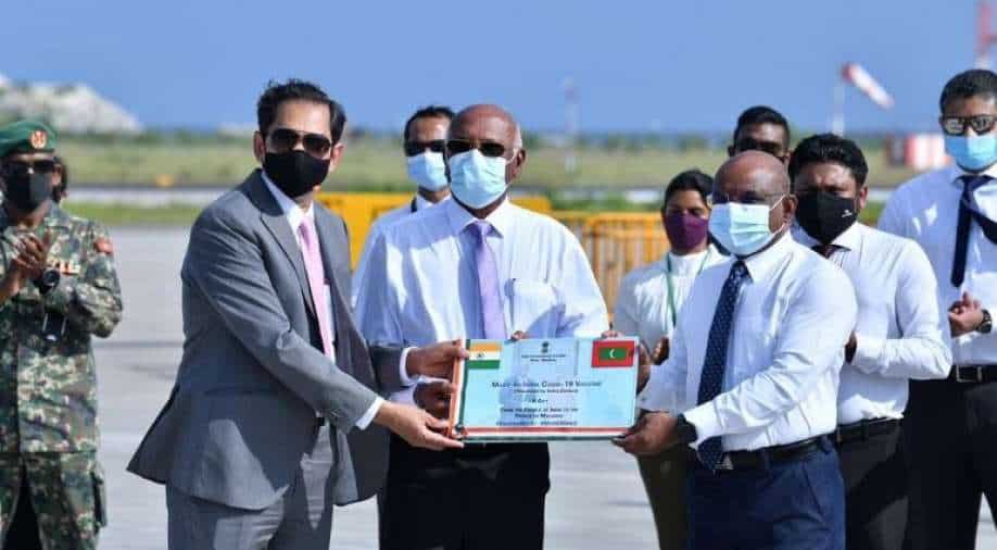 hamdhaan623's tweet photo. ސުވާލަކީ ކޮވިޑުގައި ދިވެހިރާއްޖެ މެނޭޖްކޮށް މިހާލަތުން އަވަހަށް އަރައިގަތުމުގައި ބޮޑު ރޯލެއް ކުޅުނީ ކޮން ގައުމެއް ހެއްޔޭ!

އެންމެބޮޑު އެހީތެރިކަމެއް ލިބުނީ ކޮންބައެއްގެ ފުށުން ހެއްޔޭ!
އަބަދުވެސް އެކުވެރި އިންޑިއާ.
#Baakeenuvey 
🇲🇻🤝🇮🇳 https://t.co/uJHyQhvYg4